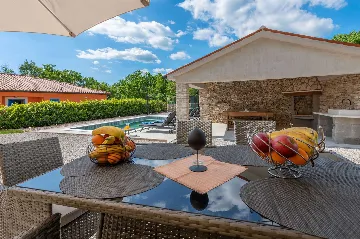 3-Bedroom Villa in Trget for 6 Guests