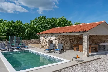 3-Bedroom Villa in Trget for 6 Guests