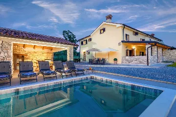 3-Bedroom Villa in Trget for 6 Guests