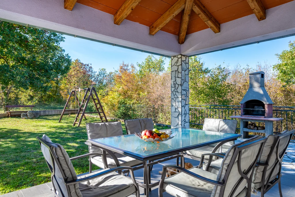 Air-Conditioned Apartment with Private Pool in Labin