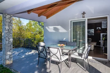 Air-Conditioned Apartment with Private Pool in Labin