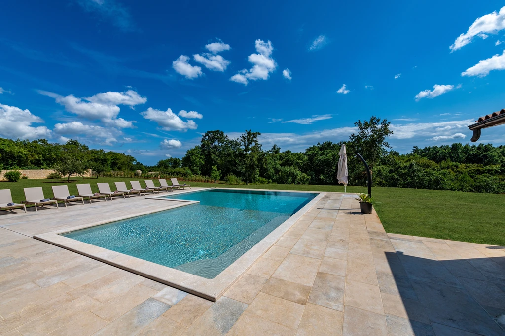 Spacious 5-Bedroom Villa in Gradisce