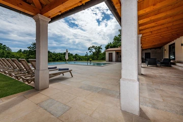 Spacious 5-Bedroom Villa in Gradisce