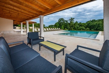 Spacious 5-Bedroom Villa in Gradisce