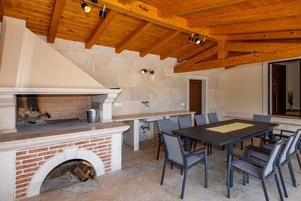 Spacious 5-Bedroom Villa in Gradisce