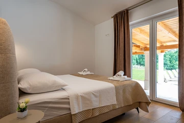 Spacious 5-Bedroom Villa in Gradisce