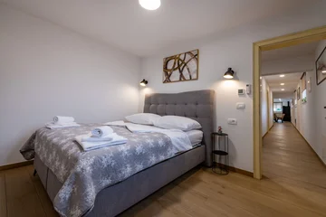 Spacious 5-Bedroom Villa in Gradisce