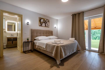 Spacious 5-Bedroom Villa in Gradisce