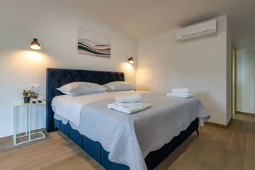 Spacious 5-Bedroom Villa in Gradisce