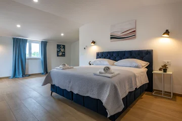 Spacious 5-Bedroom Villa in Gradisce