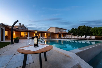 Spacious 5-Bedroom Villa in Gradisce