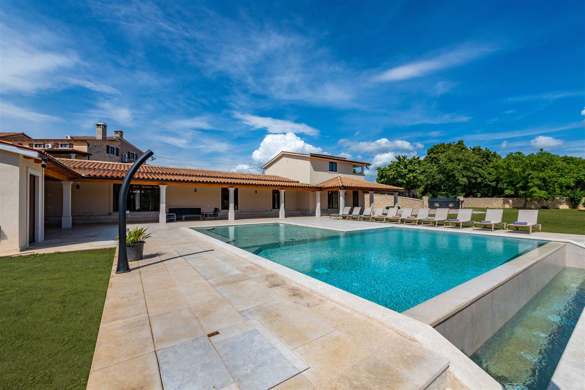 Image of Charming 5-Bedroom Villa Dika for 10, Pet Friendly with Extensive Parking