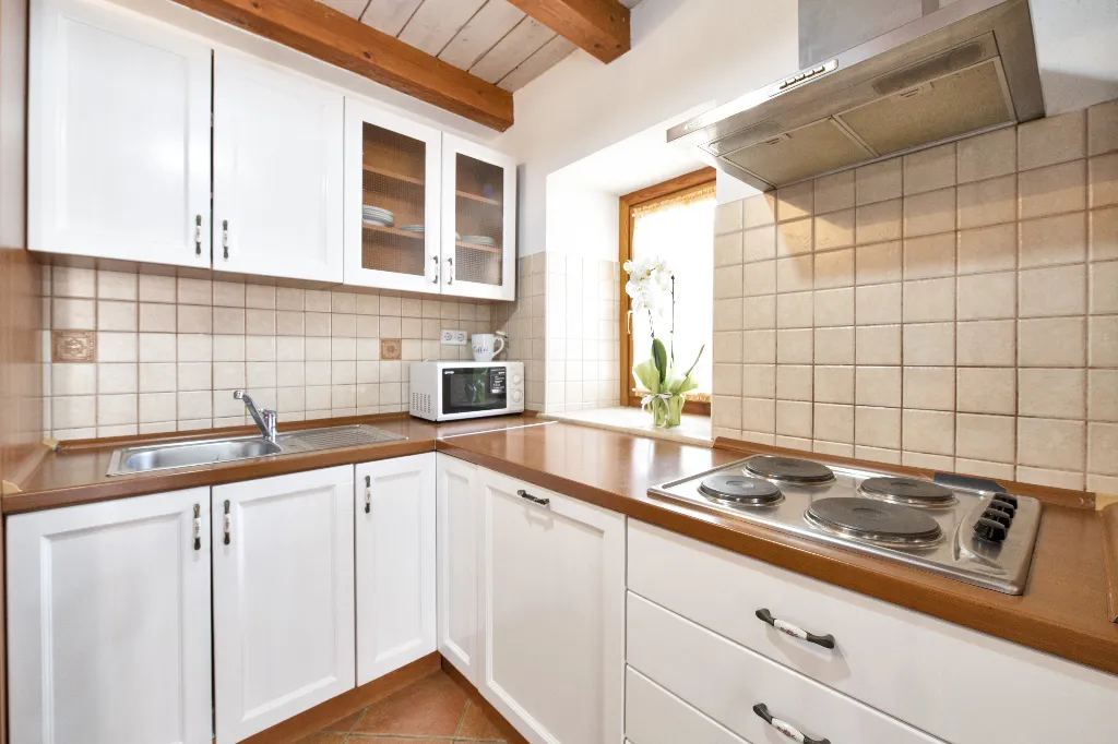 Tinjan 4-Bedroom Villa for Up to 10 Guests