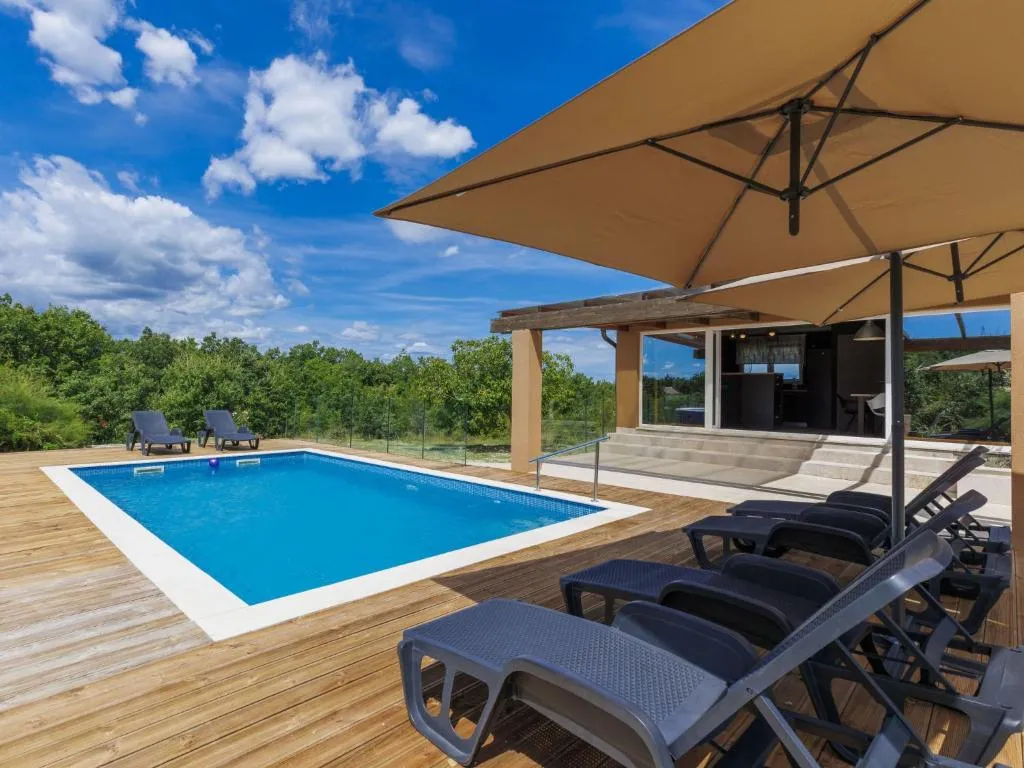 2-Bedroom Villa with Private Garden in Labin