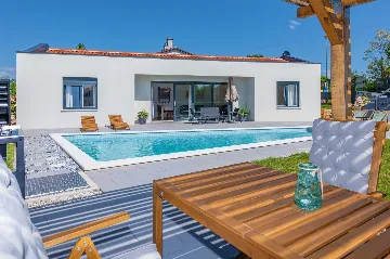 Nedešćina 2-Bedroom Villa with Private Pool for 6