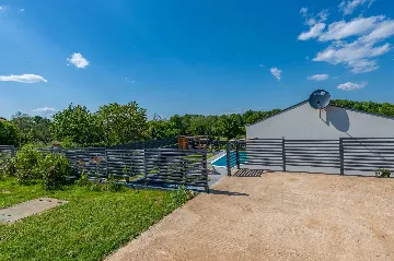 Nedešćina 2-Bedroom Villa with Private Pool for 6