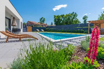 Nedešćina 2-Bedroom Villa with Private Pool for 6