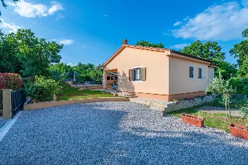 Air-Conditioned Villa with Private Pool near Labin