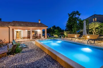 Air-Conditioned Villa with Private Pool near Labin