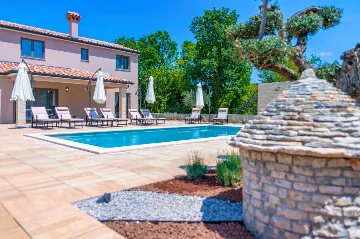 4-Bedroom Villa in Labin for 8 Guests