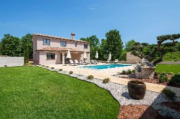 4-Bedroom Villa in Labin for 8 Guests
