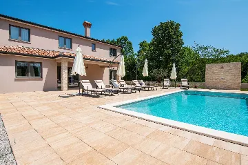 4-Bedroom Villa in Labin for 8 Guests