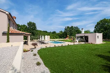 4-Bedroom Villa in Labin for 8 Guests