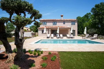 4-Bedroom Villa in Labin for 8 Guests