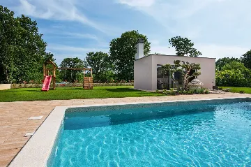 4-Bedroom Villa in Labin for 8 Guests
