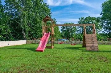 4-Bedroom Villa in Labin for 8 Guests