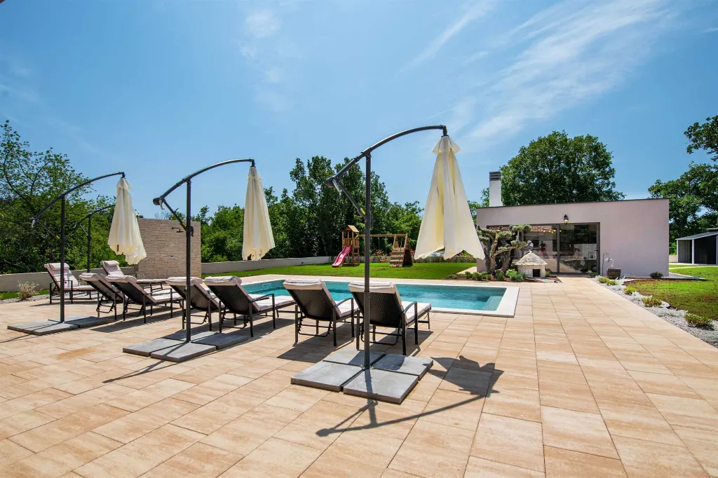 4-Bedroom Villa in Labin for 8 Guests