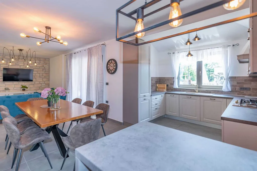 4-Bedroom Villa in Labin for 8 Guests