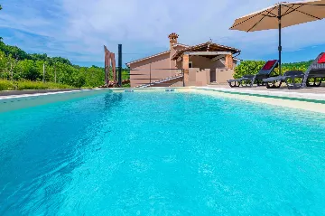 Villa with Private Pool and Garden in Pićan