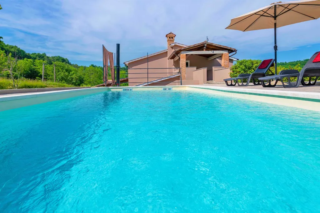 Villa with Private Pool and Garden in Pićan