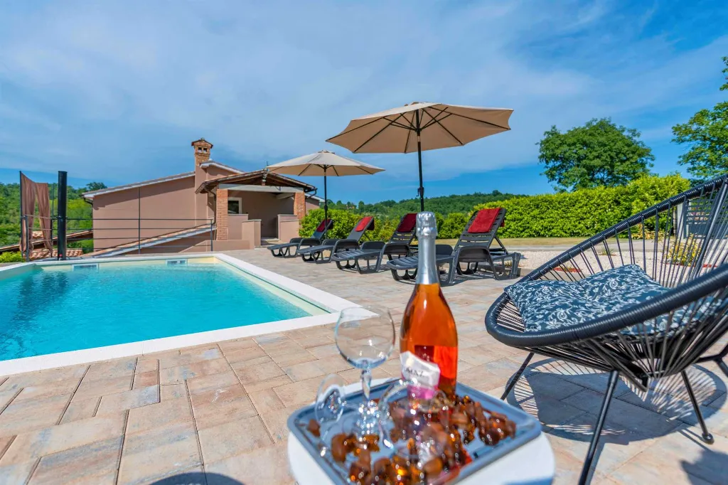 Villa with Private Pool and Garden in Pićan