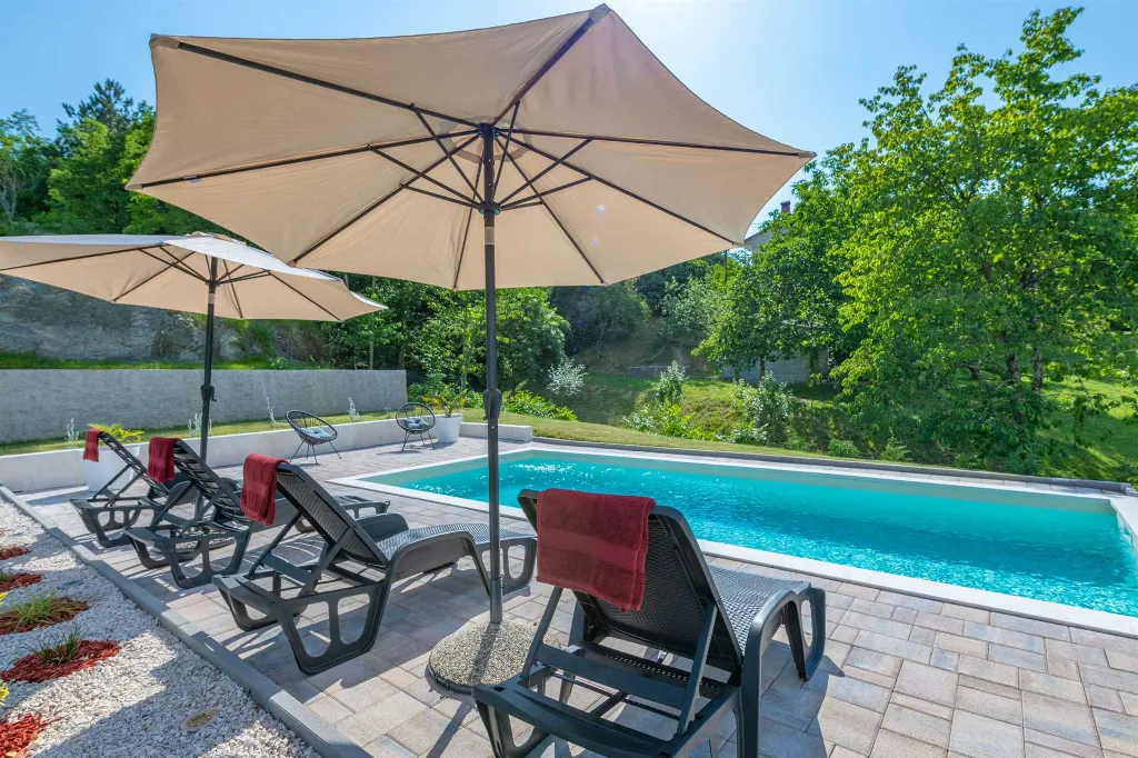 Villa with Private Pool and Garden in Pićan