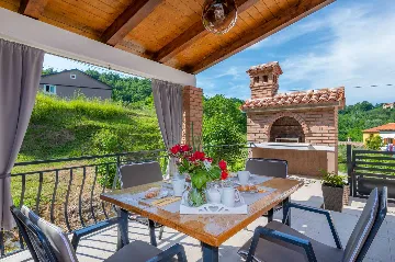 Villa with Private Pool and Garden in Pićan