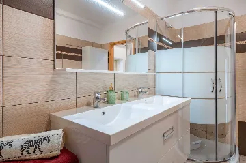 Villa with Private Pool and Garden in Pićan