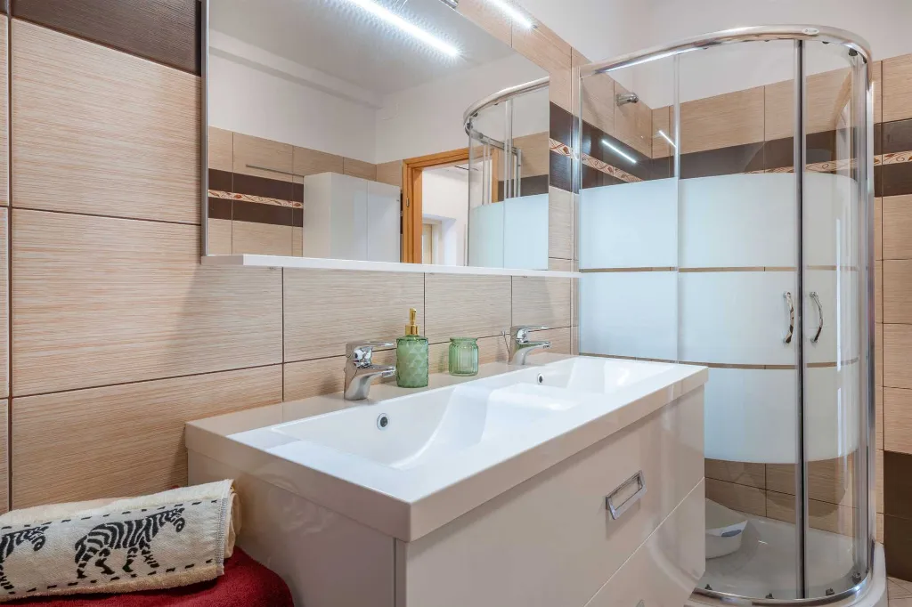 Villa with Private Pool and Garden in Pićan