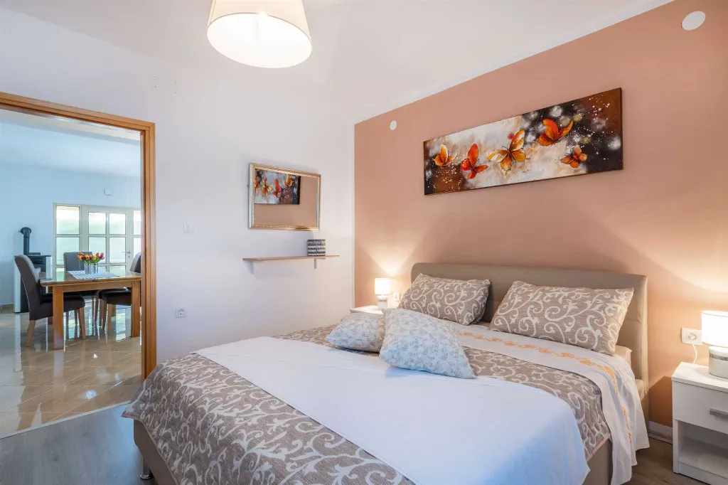 Villa with Private Pool and Garden in Pićan