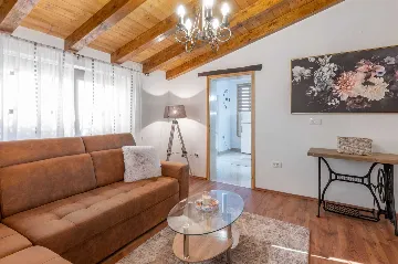 Villa with Private Pool and Garden in Pićan