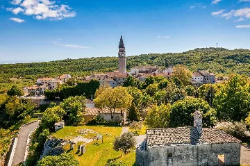 Villa with Private Pool and Garden in Pićan