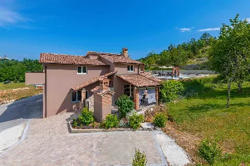 Villa with Private Pool and Garden in Pićan