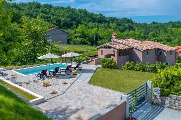Villa with Private Pool and Garden in Pićan