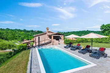 Villa with Private Pool and Garden in Pićan