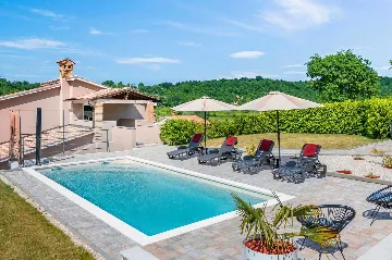Villa with Private Pool and Garden in Pićan
