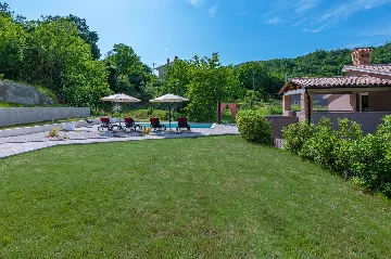 Villa with Private Pool and Garden in Pićan