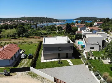 Banjole Villa with Pool for 10 Guests