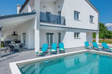 Villa in Svetvinčenat with Private Pool (8 Guests)