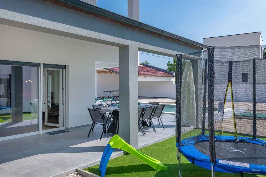 Villa in Svetvinčenat with Private Pool (8 Guests)